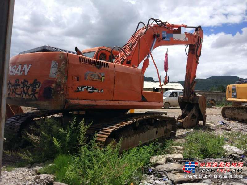 云南出售转让二手8000小时2011年斗山DH225LC挖掘机