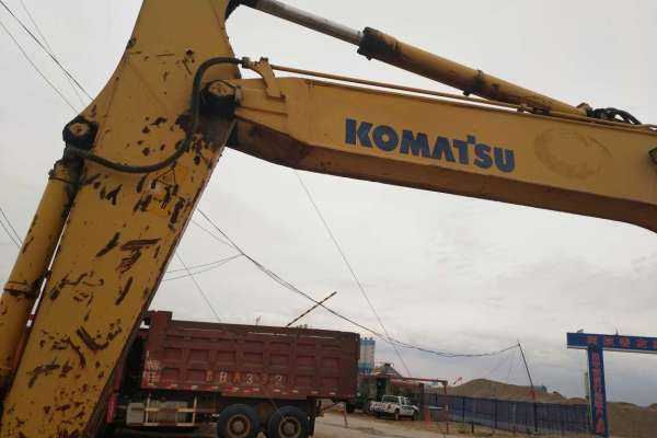 内蒙古出售转让二手12500小时2008年小松PC220挖掘机