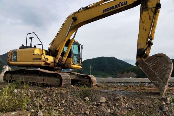 河北出售转让二手8000小时2011年小松PC240LC挖掘机