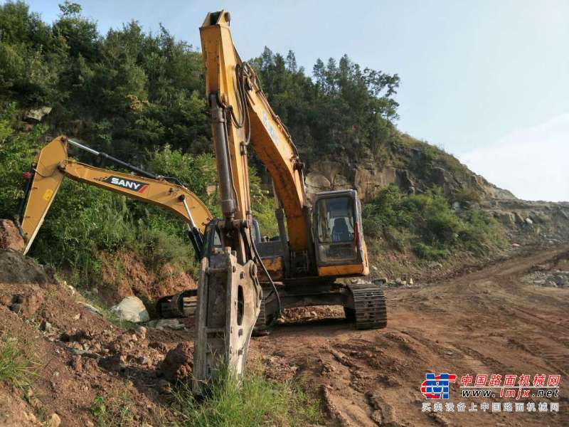 四川出售转让二手9000小时2010年徐工XE230挖掘机