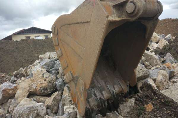 云南出售转让二手8000小时2012年斗山DH215挖掘机