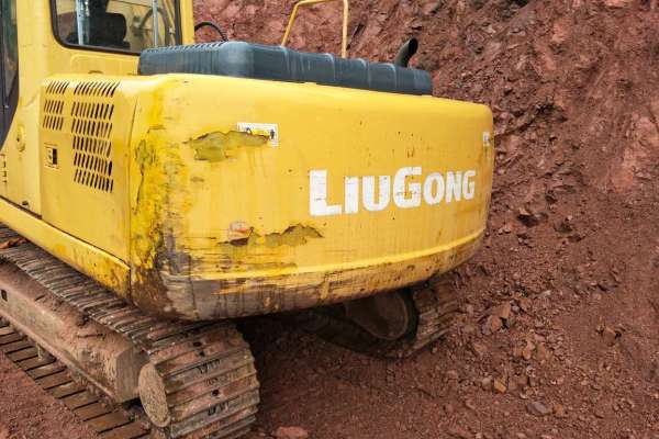 云南出售转让二手7000小时2013年柳工CLG915D挖掘机