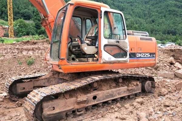 四川出售转让二手6200小时2009年斗山DH225LC挖掘机