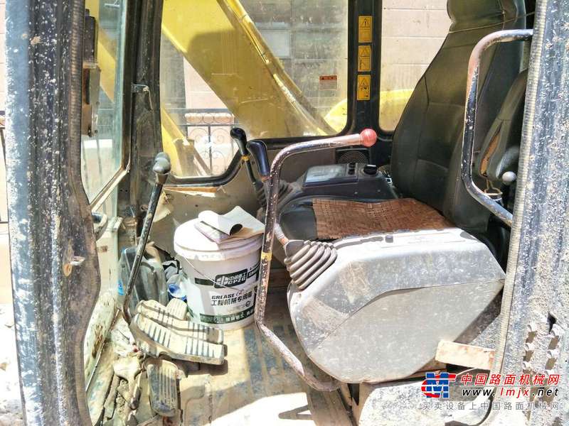 云南出售转让二手14000小时2009年小松PC60挖掘机