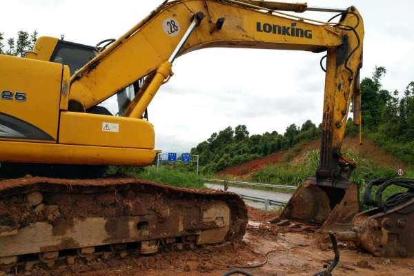 云南出售转让二手6253小时2012年龙工LG6235挖掘机