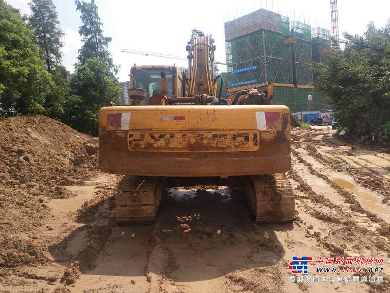 江西出售转让二手2100小时2003年现代R200挖掘机