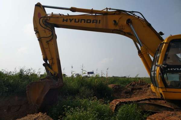 辽宁出售转让二手15000小时2003年现代R260LC挖掘机