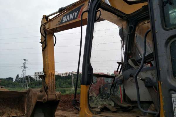 云南出售转让二手9856小时2009年三一重工SY215C挖掘机