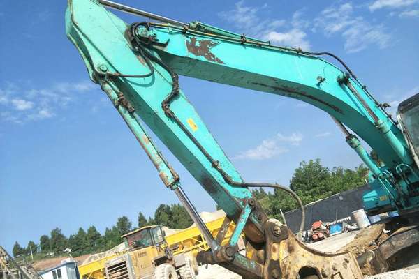 四川出售转让二手12000小时2004年神钢SK230挖掘机