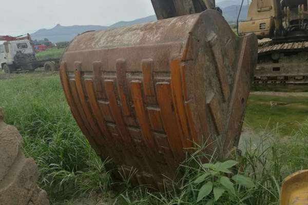 山东出售转让二手9833小时2003年卡特彼勒325C挖掘机