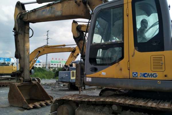 贵州出售转让二手7300小时2011年徐工XE260C挖掘机