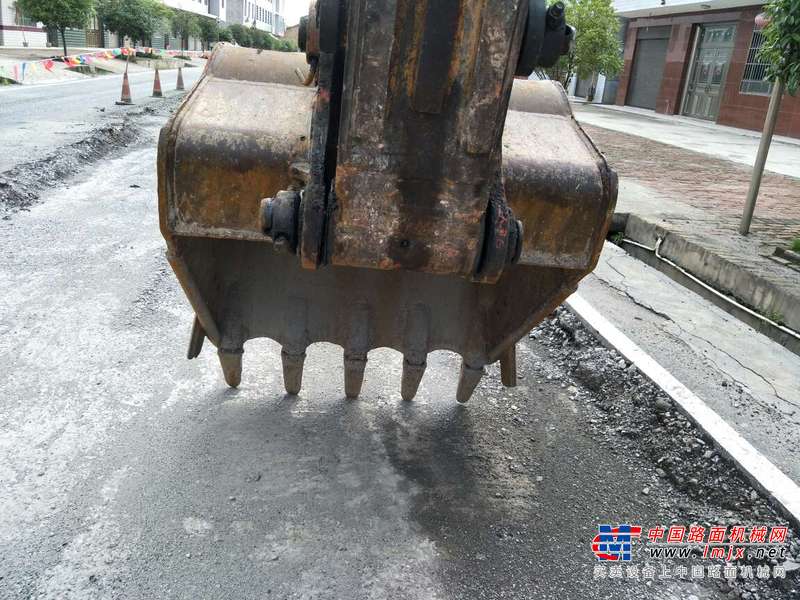 江西出售转让二手6000小时2011年现代R225LC挖掘机