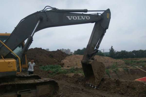 安徽出售转让二手15000小时2009年沃尔沃EC210B挖掘机