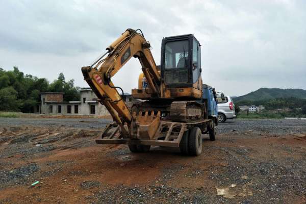 江西出售转让二手5000小时2012年福田雷沃FR65V8挖掘机