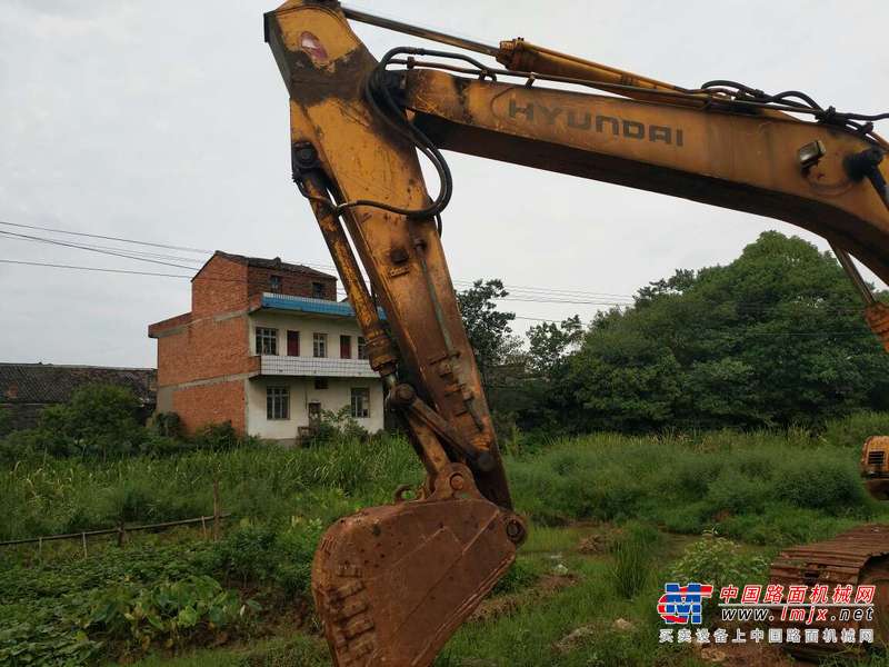 江西出售转让二手13000小时2005年现代R220LC挖掘机