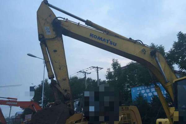 黑龙江出售转让二手15000小时2003年小松PC220挖掘机