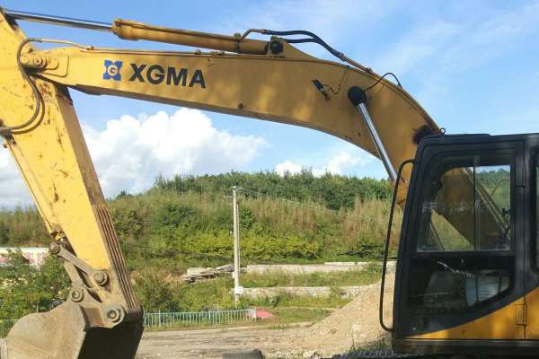 吉林出售转让二手6581小时2010年厦工XG822LC挖掘机