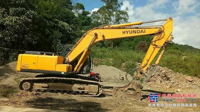 云南出售转让二手5000小时2013年现代R225LC挖掘机