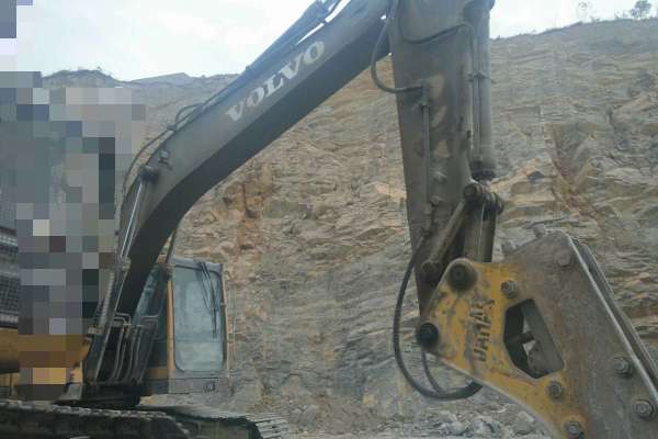 山东出售转让二手11000小时2009年沃尔沃EC210BLC挖掘机