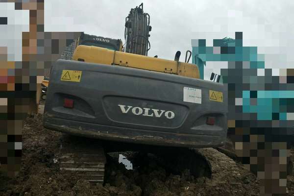 贵州出售转让二手8300小时2006年沃尔沃EC210B挖掘机
