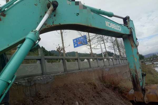 四川出售转让二手12000小时2011年神钢SK260LC挖掘机