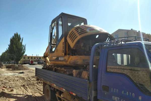 内蒙古出售转让二手8000小时2009年厦工XG806挖掘机