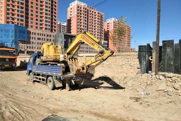 内蒙古出售转让二手8000小时2009年厦工XG806挖掘机