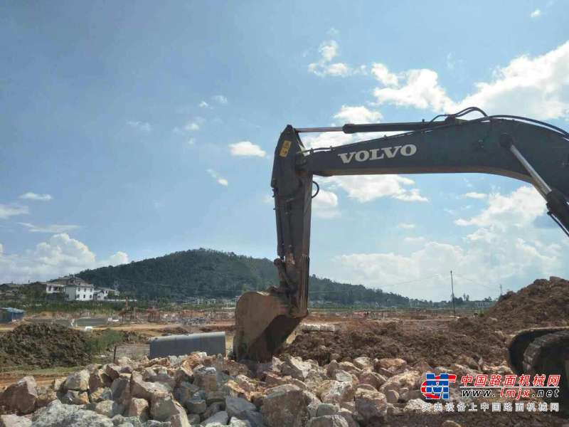 云南出售转让二手9862小时2009年沃尔沃EC210B挖掘机
