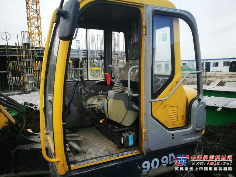 黑龙江出售转让二手8500小时2010年山重建机JCM906D挖掘机