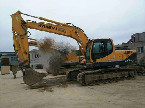 贵州出售转让二手6800小时2011年现代R225LC挖掘机