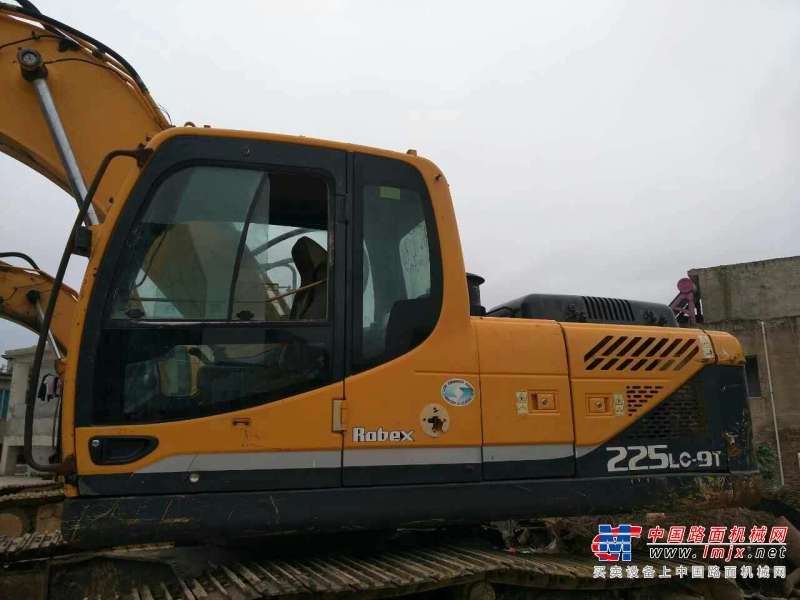 贵州出售转让二手6800小时2011年现代R225LC挖掘机