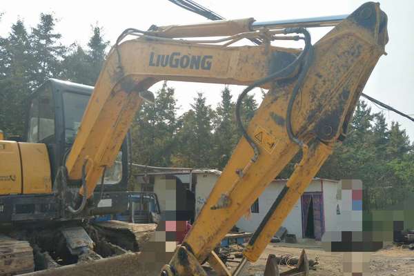 山东出售转让二手3000小时2015年柳工CLG906D挖掘机