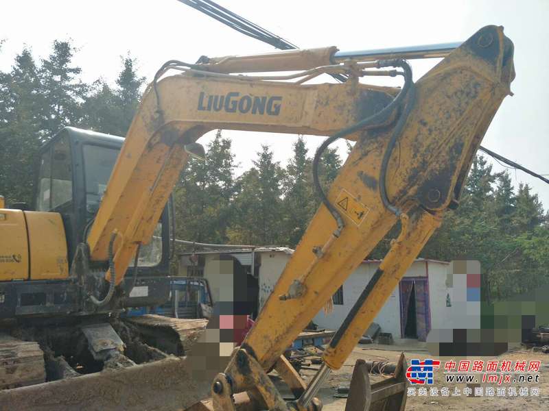 山东出售转让二手3000小时2015年柳工CLG906D挖掘机
