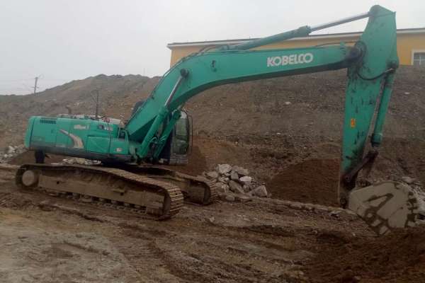 黑龙江出售转让二手12000小时2010年神钢SK260LC挖掘机