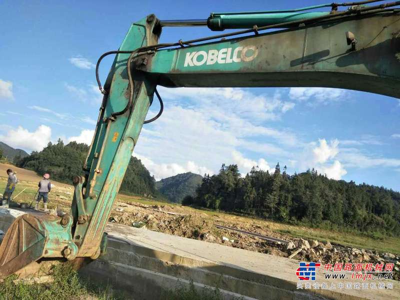 云南出售转让二手8000小时2009年神钢SK330挖掘机