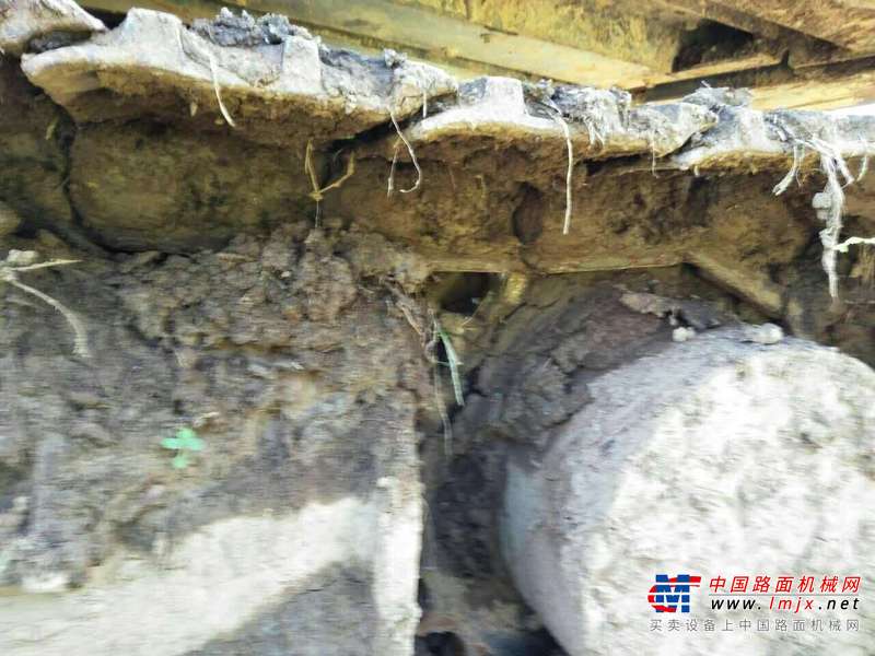 云南出售转让二手9907小时2010年沃尔沃EC210B挖掘机