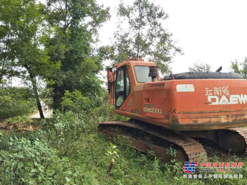 云南出售转让二手12000小时2004年大宇DH220LC挖掘机