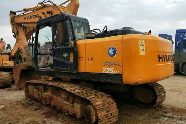 云南出售转让二手5967小时2010年现代R225挖掘机