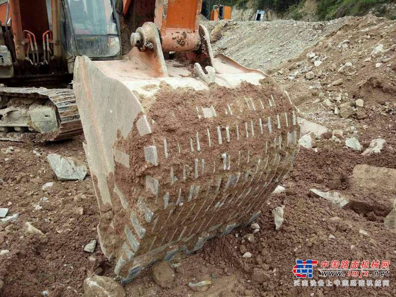 江西出售转让二手10000小时2009年日立ZX200挖掘机