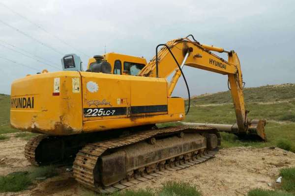 宁夏出售转让二手12000小时2008年现代R225LC挖掘机