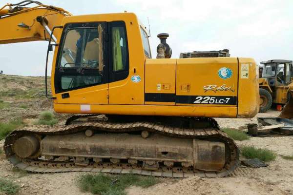 宁夏出售转让二手12000小时2008年现代R225LC挖掘机