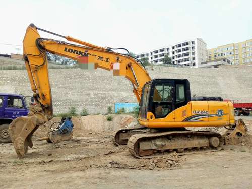 山西出售转让二手8000小时2011年龙工LG6215挖掘机