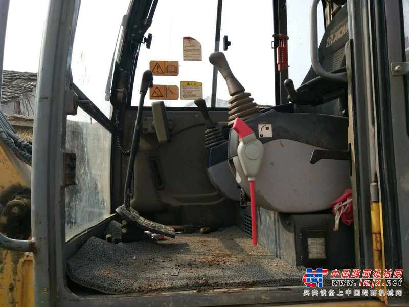 山东出售转让二手8200小时2010年徐工XE60挖掘机