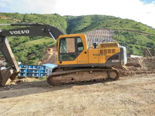 云南出售转让二手4860小时2013年沃尔沃EC210B挖掘机