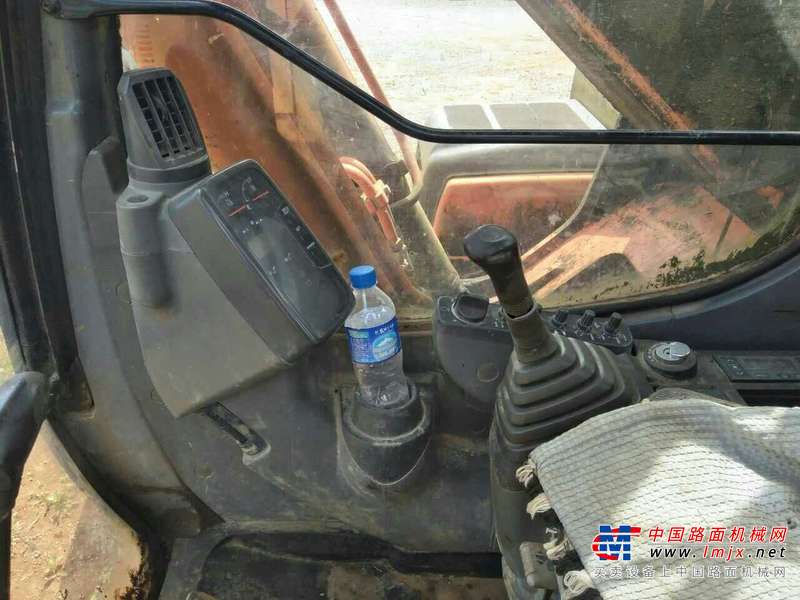 云南出售转让二手10000小时2004年日立ZX230挖掘机