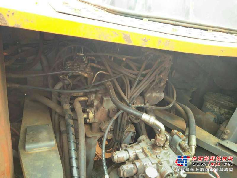 云南出售转让二手9560小时2010年日立ZX240挖掘机