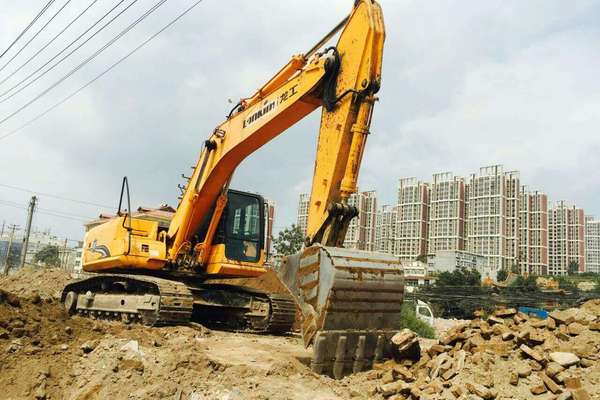 山西出售转让二手4000小时2010年龙工LG6235挖掘机