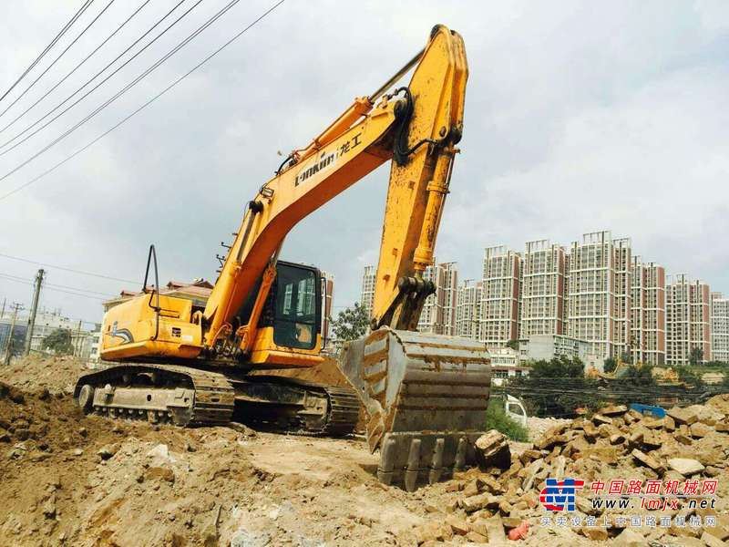 山西出售转让二手4000小时2010年龙工LG6235挖掘机