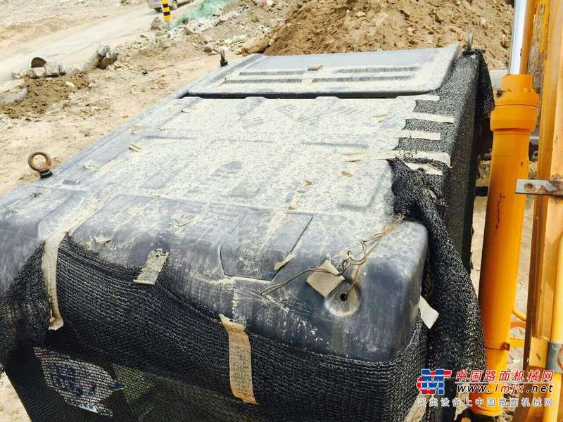 山西出售转让二手4000小时2010年龙工LG6235挖掘机