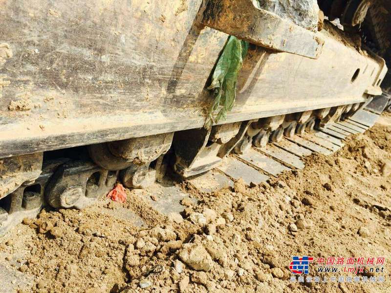 山西出售转让二手4000小时2010年龙工LG6235挖掘机